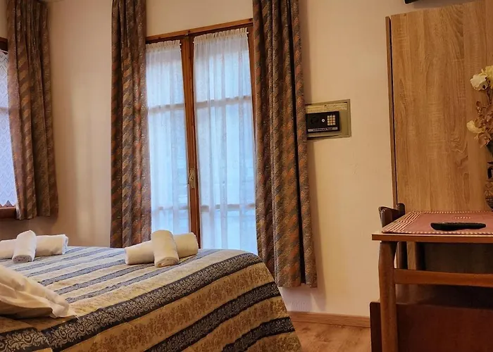 Cary Ξενοδοχείο 2*